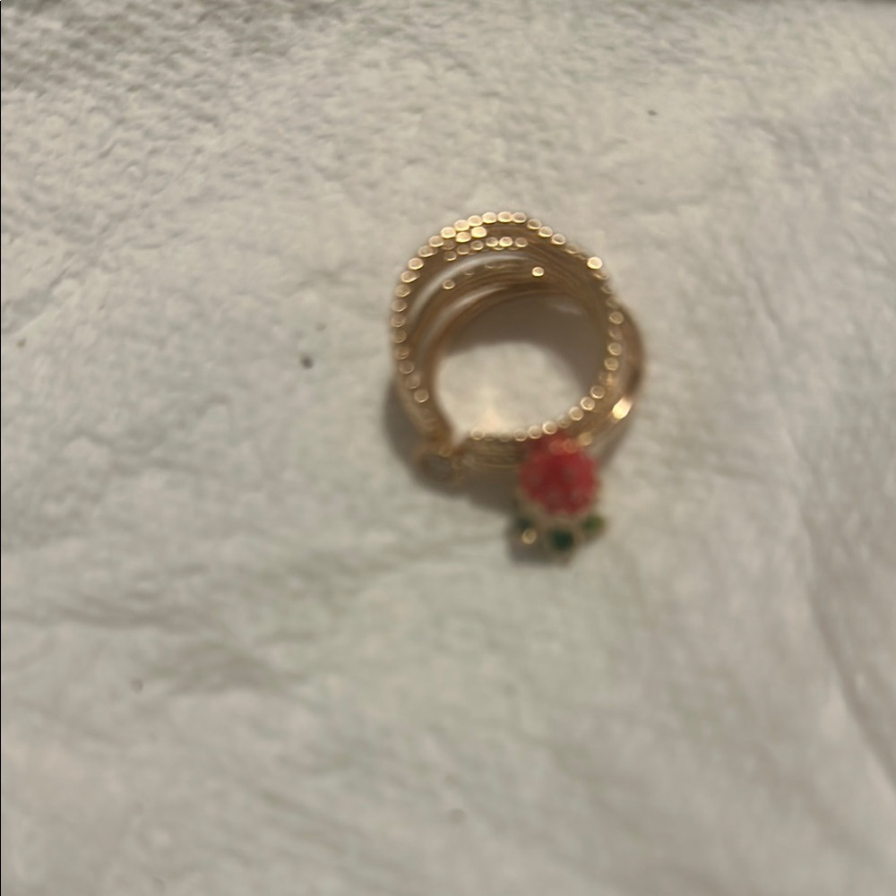 Elegant Gold Ring with Floral Accents